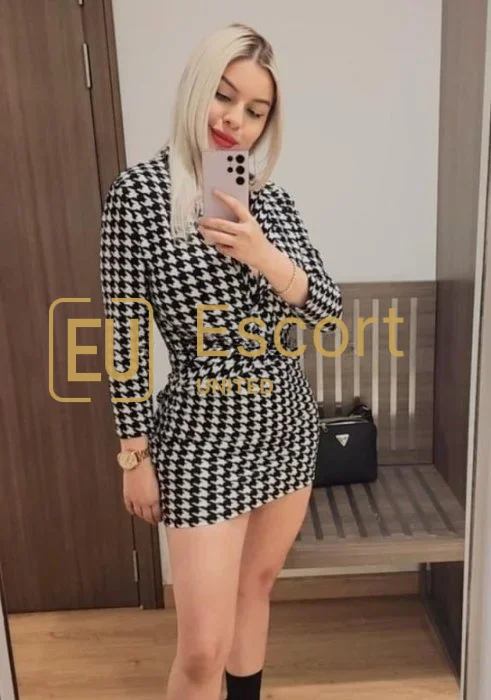 Susej, a 28-year-old female companion in Dubai — photo 14