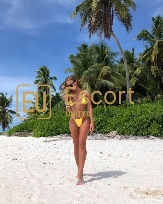 Pornohvězda Evelisse ve městě Dubaj — fotka 9