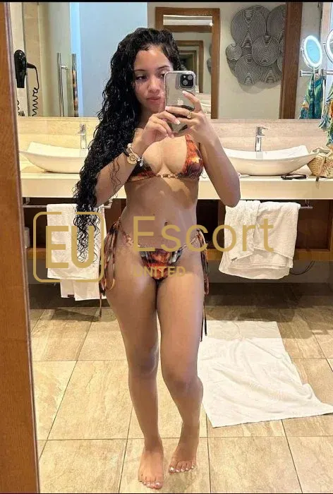Lily, 24, escorte féminine à Abou Dhabi