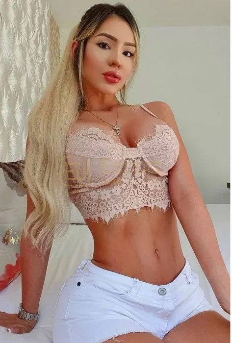 Escort girl Sofia based in Dubai