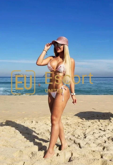 Sofia, eine 28-jährige Begleiterin in Dubai — Foto 3