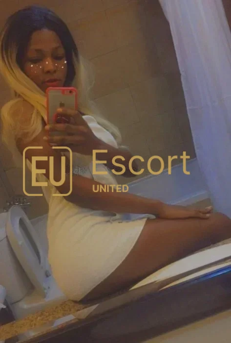 Abu Dhabi, escortă Nickki, 24 — fotografia 1