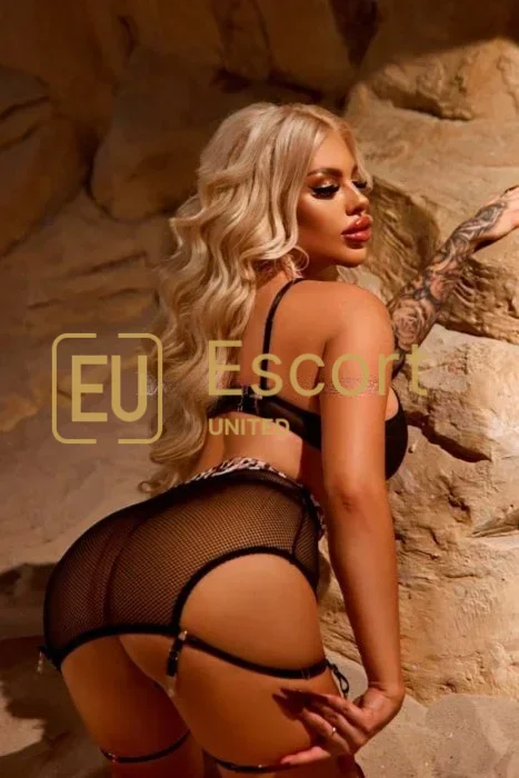 Sinti, 26, Escort-Dame in Abu Dhabi — Foto 6