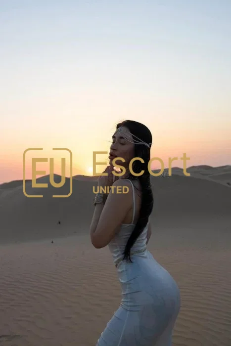 Escort girl Kelly based in Dubai — photo 12