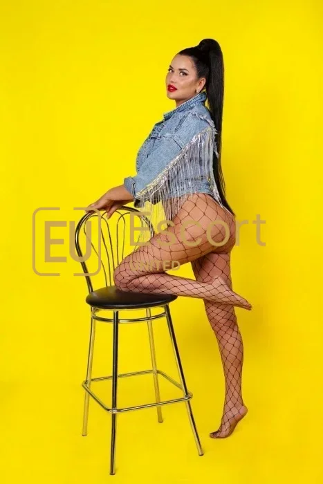 Julia — female escort in Abu Dhabi, UAE — photo 1