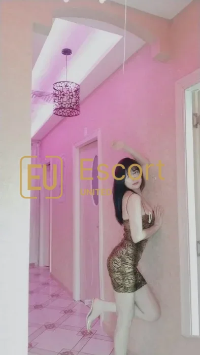 Mina, 27, Escort-Dame in Abu Dhabi — Foto 3
