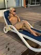 Allison, 24, Escort-Dame in Dubai — Foto 10