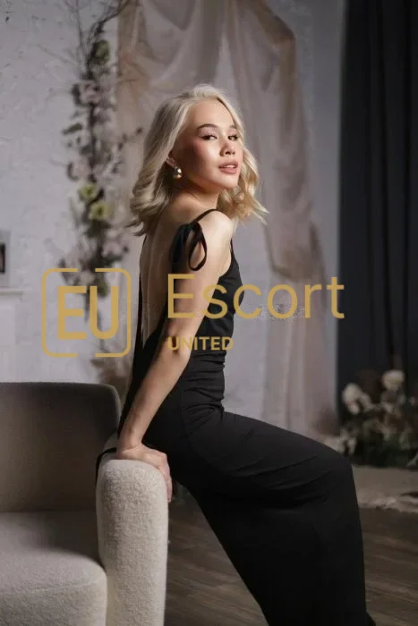 Allison, Escort-Dame in Dubai — Foto 12
