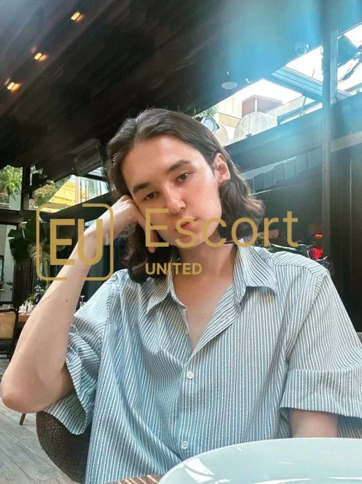 Escort uomo Mika con sede an Abu Dhabi — foto 7