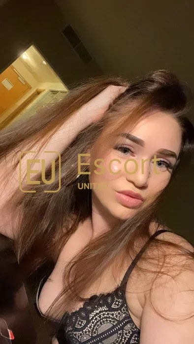 Emily, Begleiterin in Abu Dhabi — Foto 2