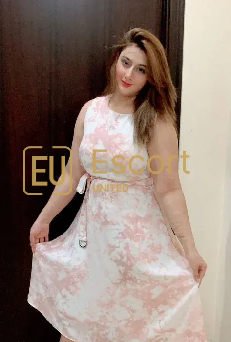 Aashritha, acompañante en Abu Dabi, EAU