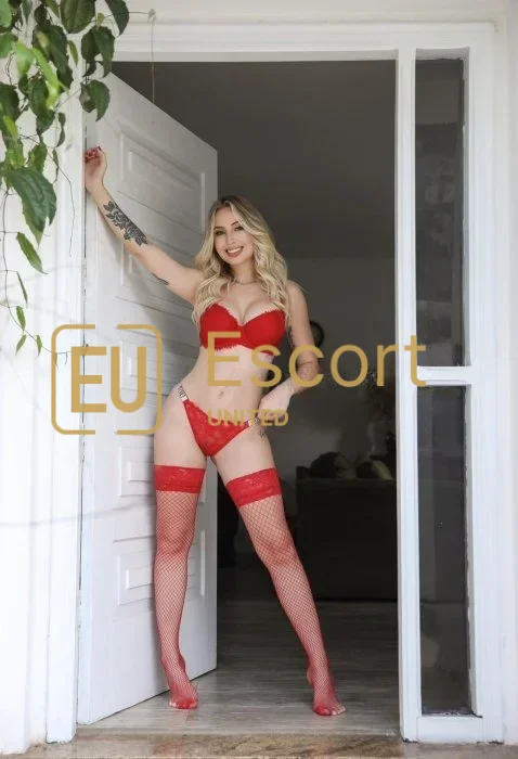 Triff Nesty, eine 26-jährige Escort in Dubai — Foto 5