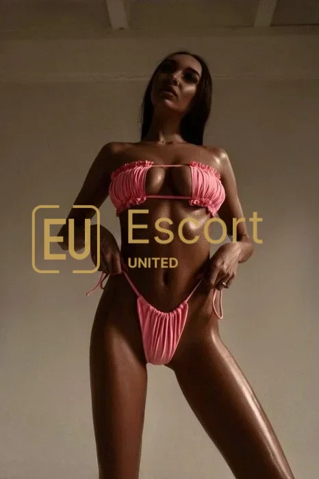 Ami, ve věku 23 let, společnice v Dubaj — fotka 7
