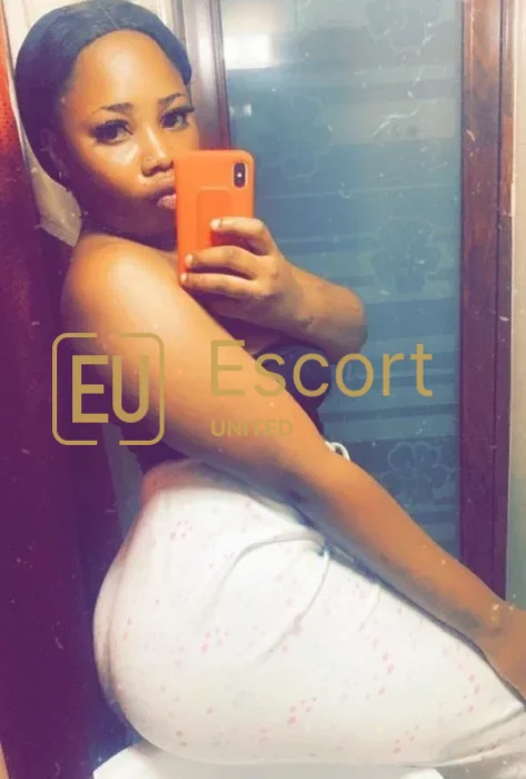 Zara, eine 31-jährige Begleiterin in Dubai — Foto 1