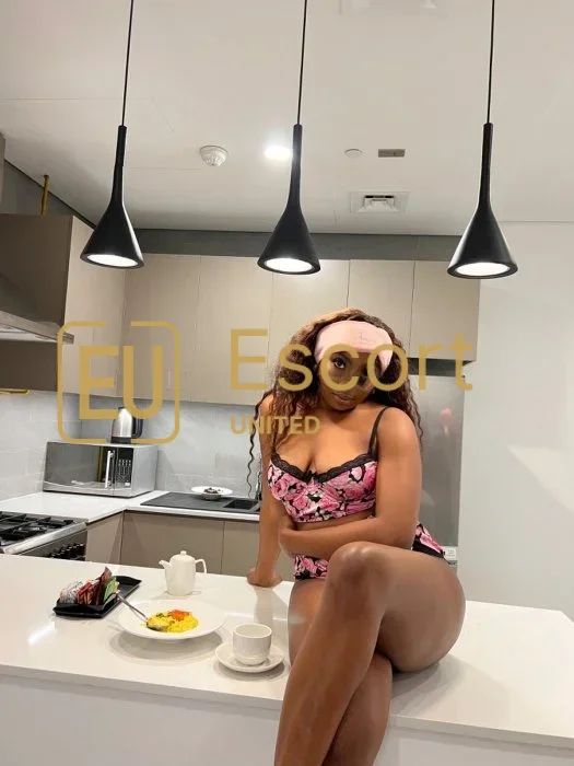 Rezerv-o pe Sonia, în vârstă de 25 de ani, escortă de sex feminin în Dubai — fotografia 4