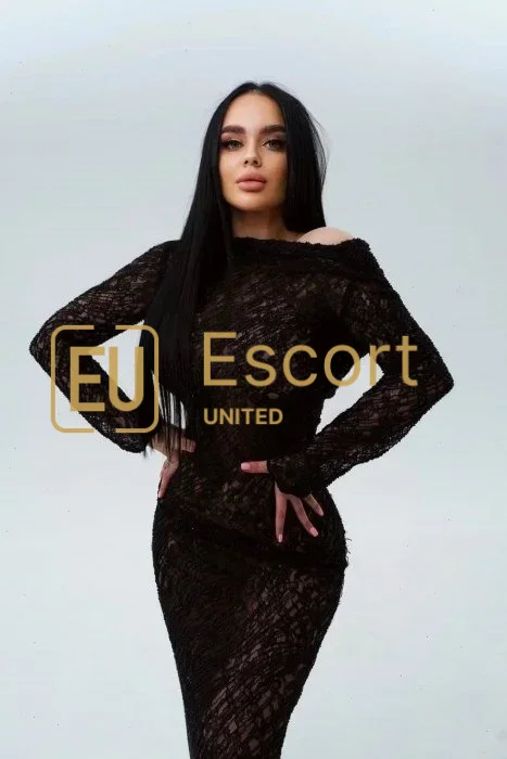 Incontra Monna, di 22 anni, ragazza escort a Dubai — foto 3