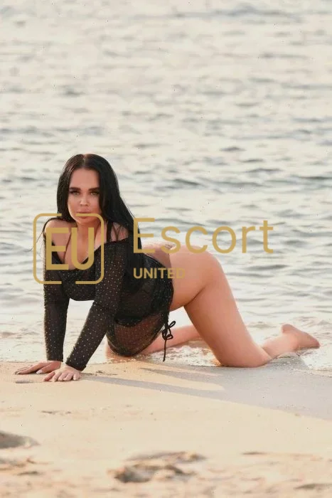 Incontra Monna, di 22 anni, ragazza escort a Dubai — foto 7