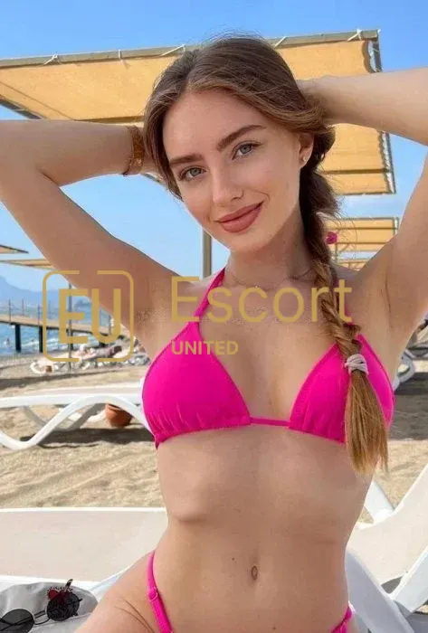 Συνοδός Viki στην Ντουμπάι