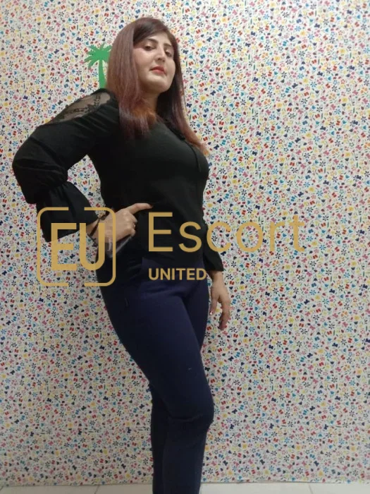 Γυναίκα συνοδός Mahi στην Άμπου Ντάμπι — φωτογραφία 5
