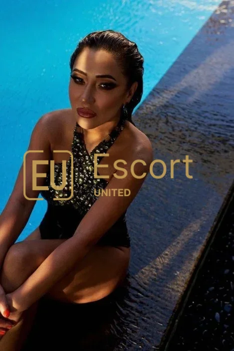 Triff Sally, eine 39-jährige Escort in Dubai — Foto 7