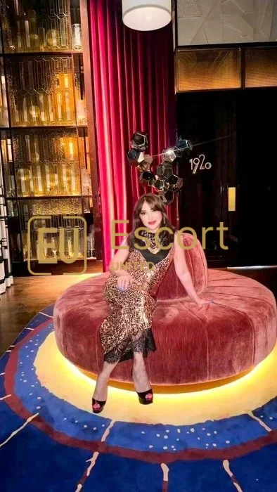 Sally, 39, Escort-Dame in Dubai — Foto 3