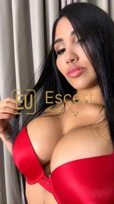 Mina, a 26-year-old female companion in Dubai — photo 5