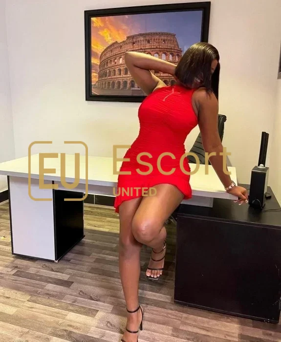 Eskort kız Meenah, Abu Dabi merkezli, 23 yaşında — fotoğraf 4