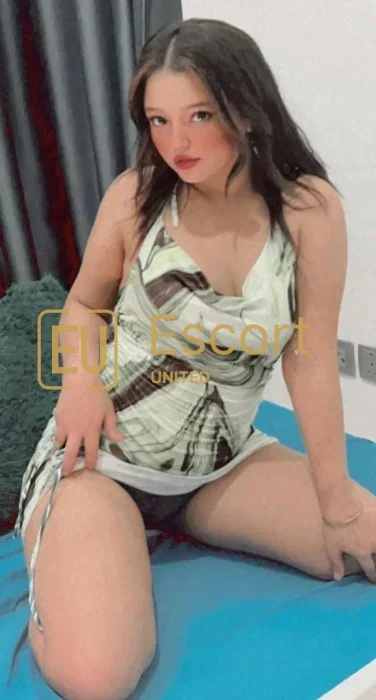 Buche Sophia, eine 24-jährige Escort in Abu Dhabi — Foto 3