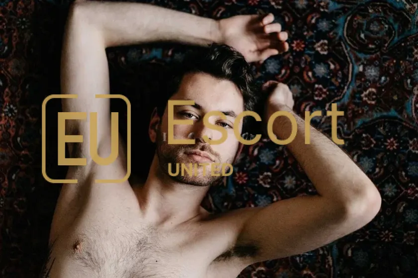 Gigolò Hunk Hands con sede an Abu Dhabi, 35 anni