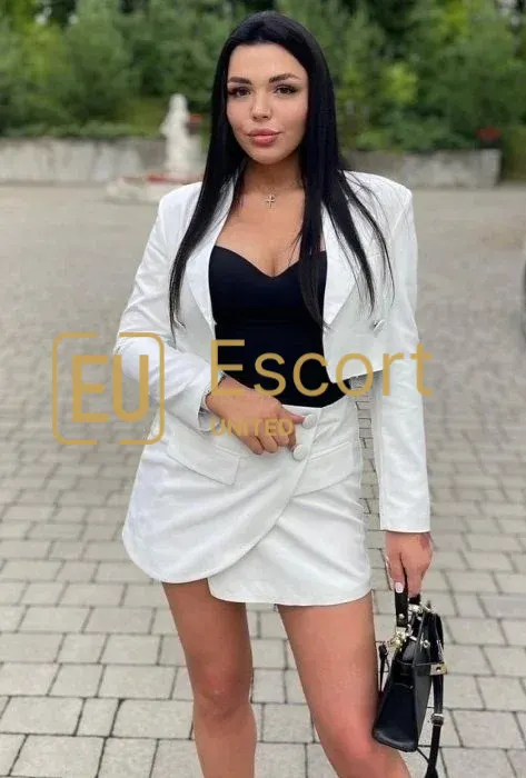 Yuliya, fille d'escorte à Dubaï, 26