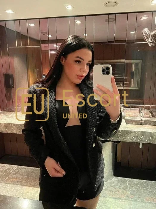 Dubai female escort Yuliya — photo 3