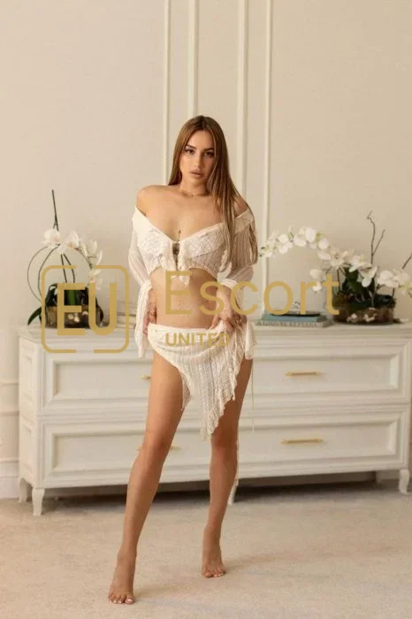 Cunoaște-o pe Snezhana, în vârstă de 26 de ani, escortă în Dubai — fotografia 2