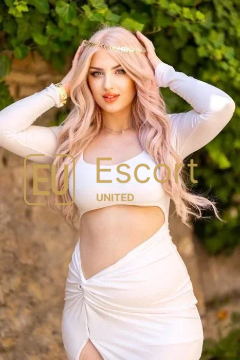Louisa, 24, eskort devojka u Dubai — fotografija 11