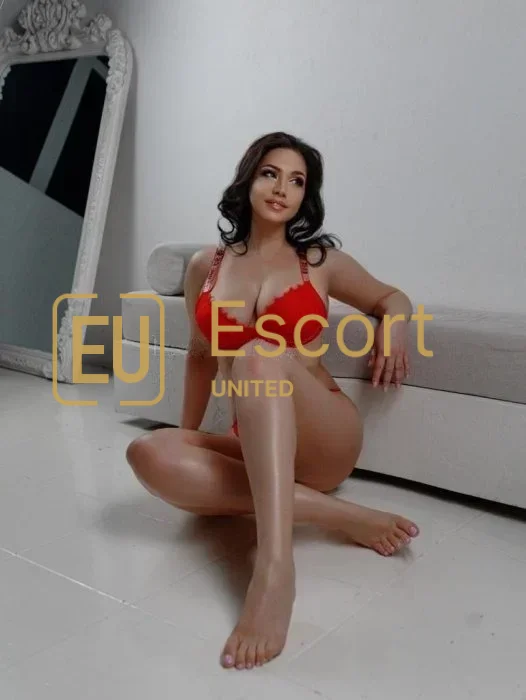 Escort Lady Nadya in Dubai (28) — Foto 16