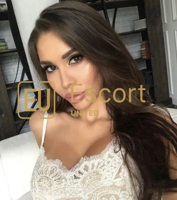 Dubai vrouwelijke escort Silvia — foto 1