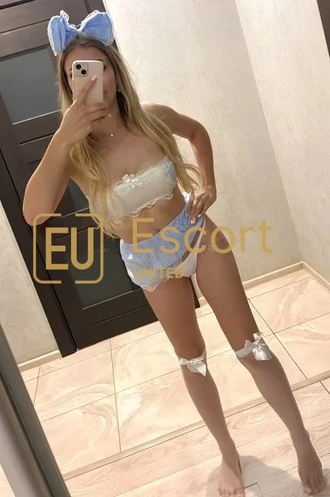 Dubai female escort Lia — photo 4