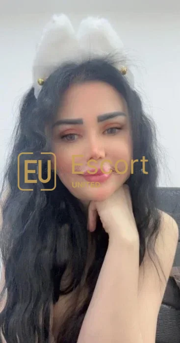 Maya, Abu Dabi konumunda refakatçi — fotoğraf 13