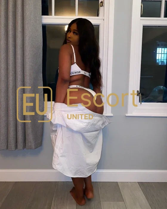 Malika, escort donna an Abu Dhabi — foto 2