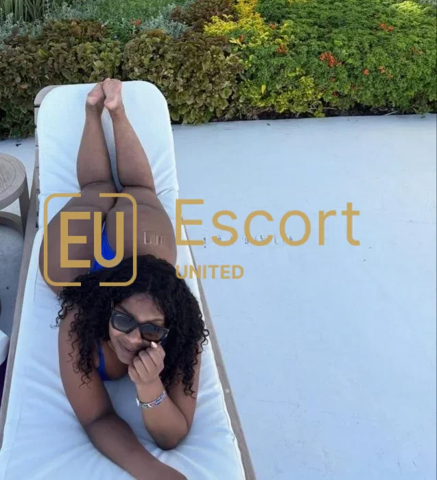 Parvina, escortă de sex feminin în Abu Dhabi, EAU — fotografia 2