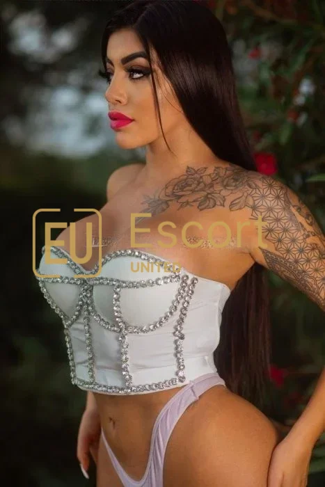 Dubai konumunda kadın eskort Evelyn (24) — fotoğraf 3