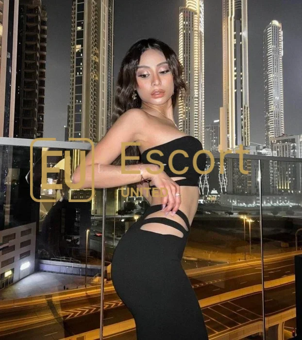 Female escort Cindy based in Dubai — photo 4