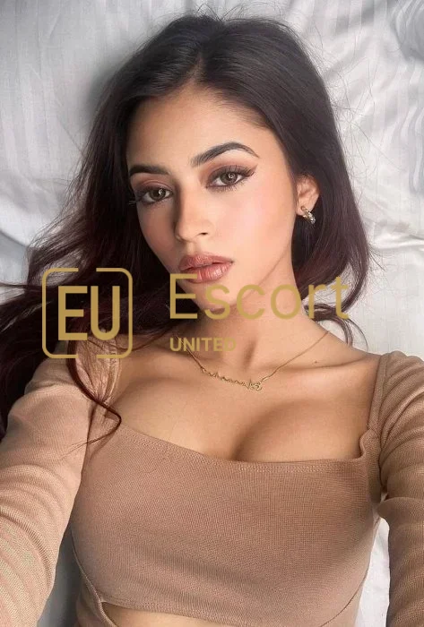 Escortă Simran stabilită în Fujairah, în vârstă de 23 de ani — fotografia 1