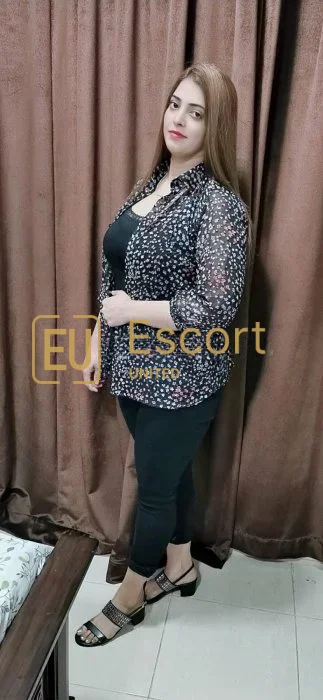 Buche Komal, Escort in Al Ain — Foto 5