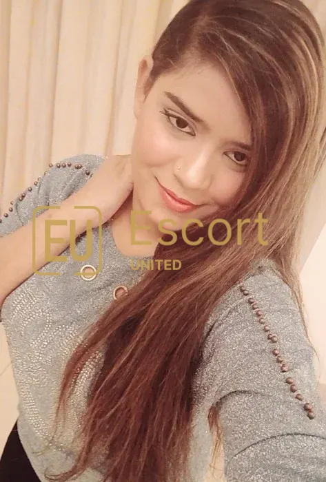 Shreya, di 27 anni, accompagnatrice a Ras Al Khaimah