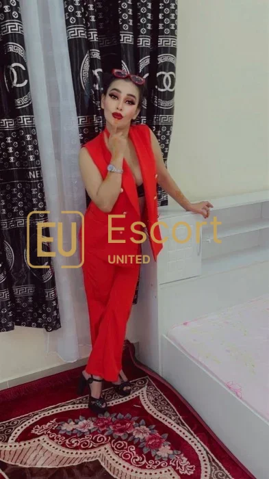 Triff Madine, eine 27-jährige Escort in Al Ain — Foto 2
