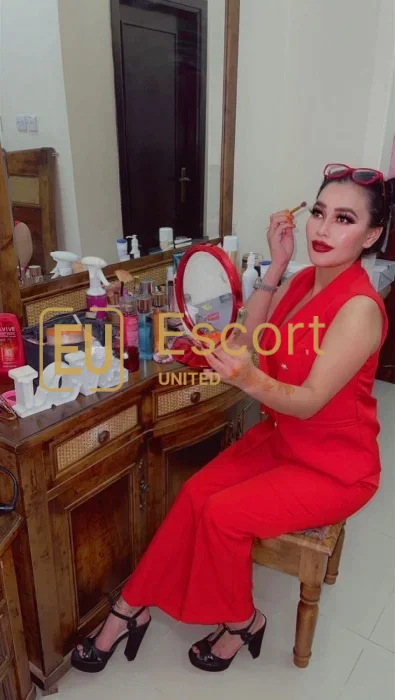 Buche Madine, eine 27-jährige Escort Lady in Al Ain — Foto 5