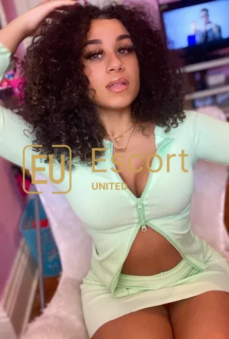 Réservez Sandra, escorte de 24 ans à Ajman