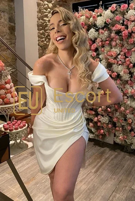 Fujairah, escortă de sex feminin Lora, 29 — fotografia 1