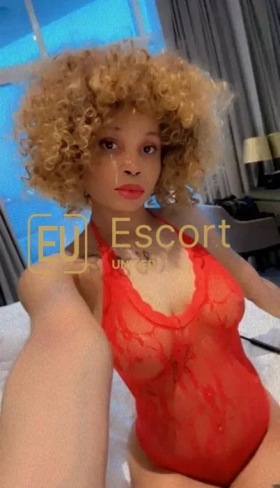 Female escort Lori in Dubai — photo 3