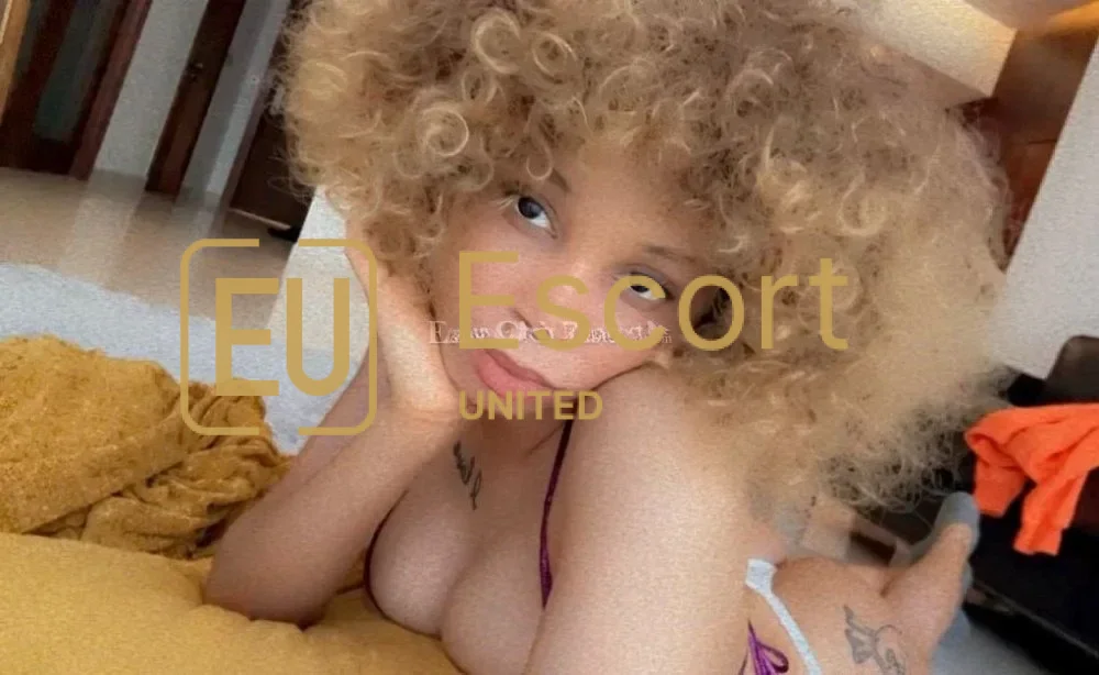 Lori, female escort in Dubai — photo 2